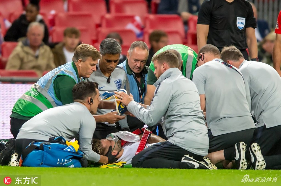 卢克肖接受紧急治疗