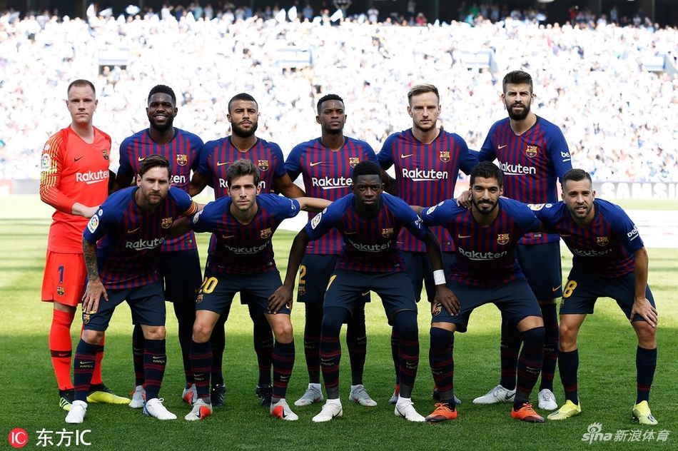 巴萨赛前全家福