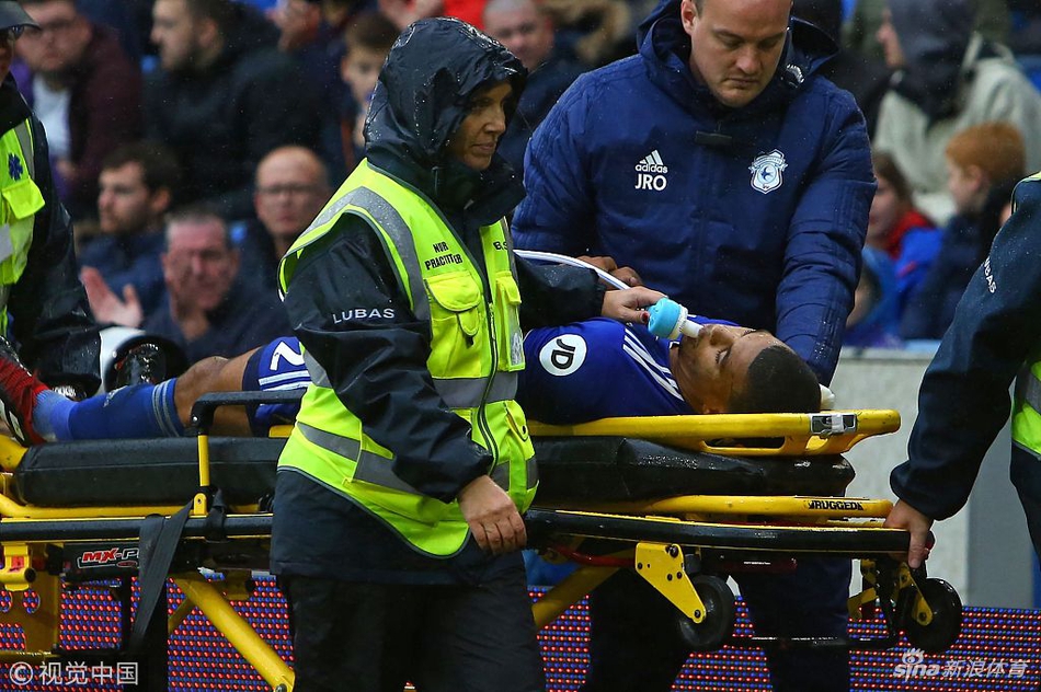 佩尔蒂埃担架出场