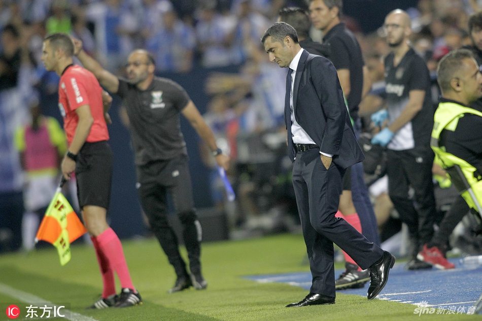 巴萨主帅赛后落寞