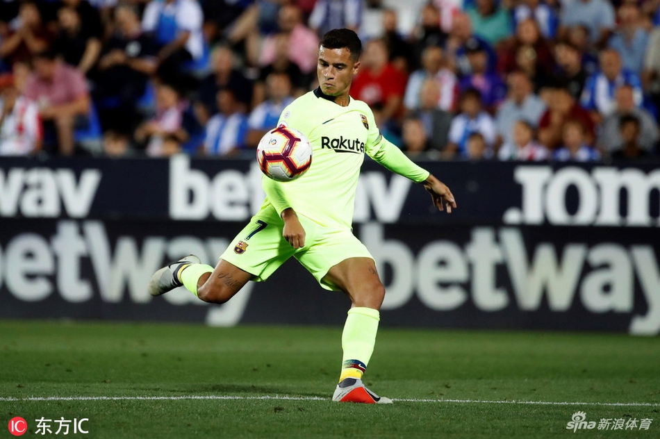 库蒂尼奥凌空抽射