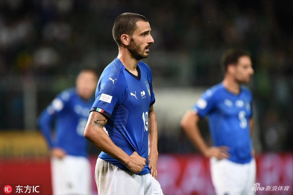 博努奇表情茫然