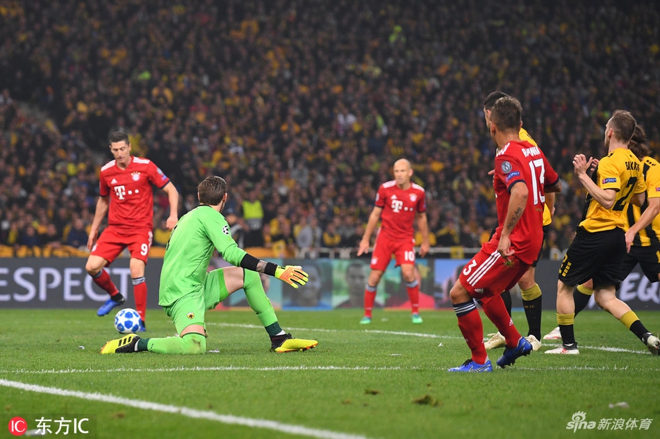 拉菲尼亚“喂饼”莱万