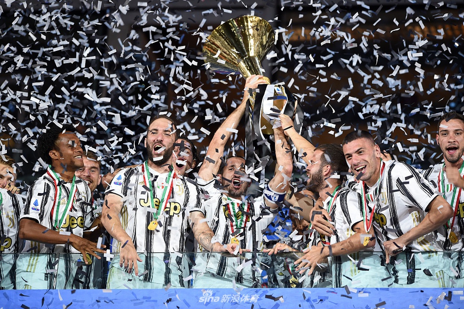 [意甲]尤文1-3罗马 主场捧杯狂欢