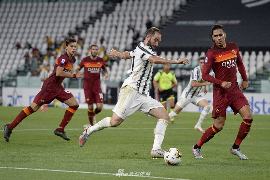 [意甲]尤文1-3罗马 主场捧杯狂欢