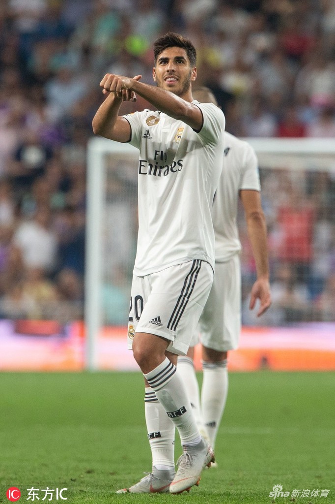 阿森西奥指左腕庆祝