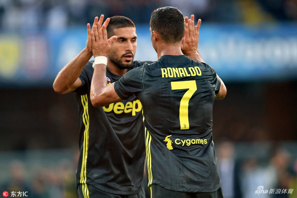 C罗与埃姆雷詹击掌