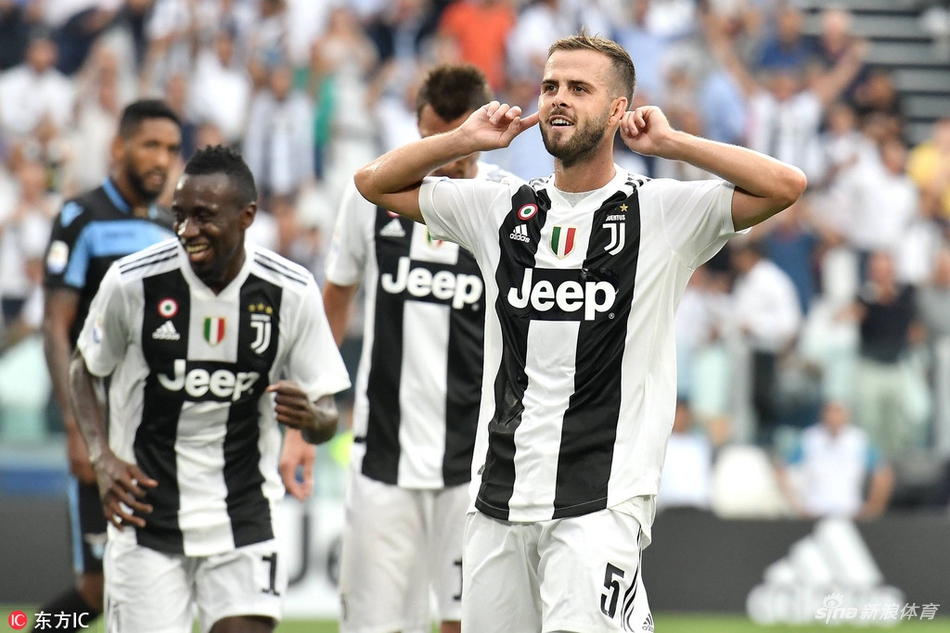 皮亚尼奇庆祝进球