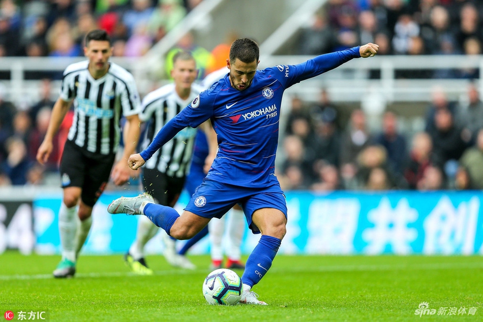 阿扎尔点球首开纪录