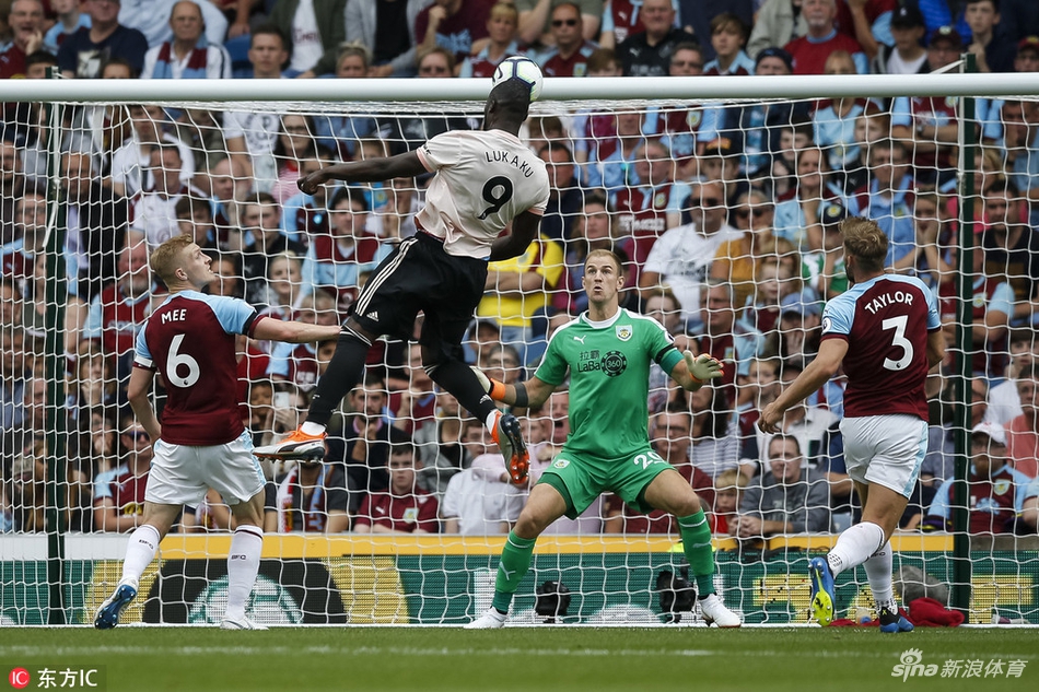 卢卡库头球梅开二度