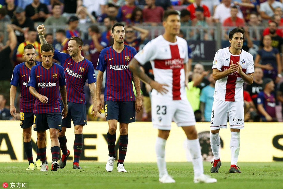 队友祝贺拉基蒂奇进球