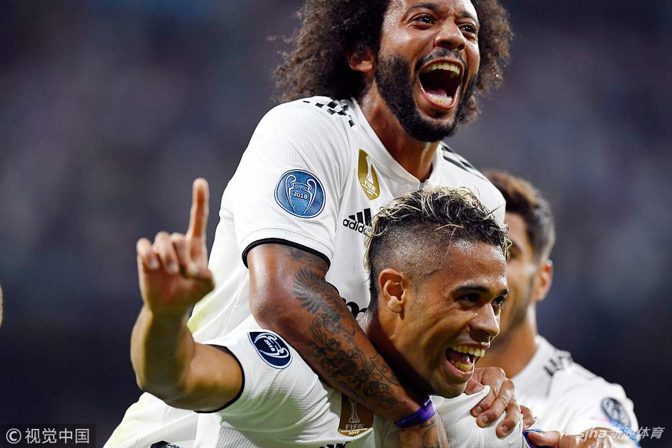 马塞洛骑在小将背上