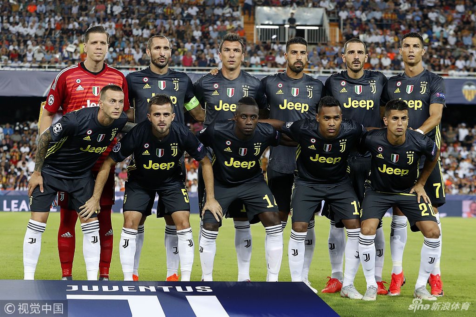 尤文赛前全家福