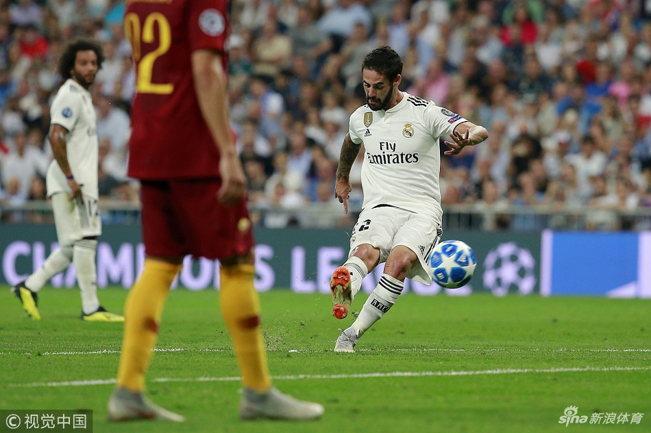 伊斯科主罚任意球