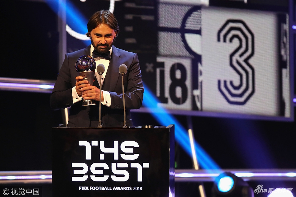 最佳女足教练：佩德罗斯