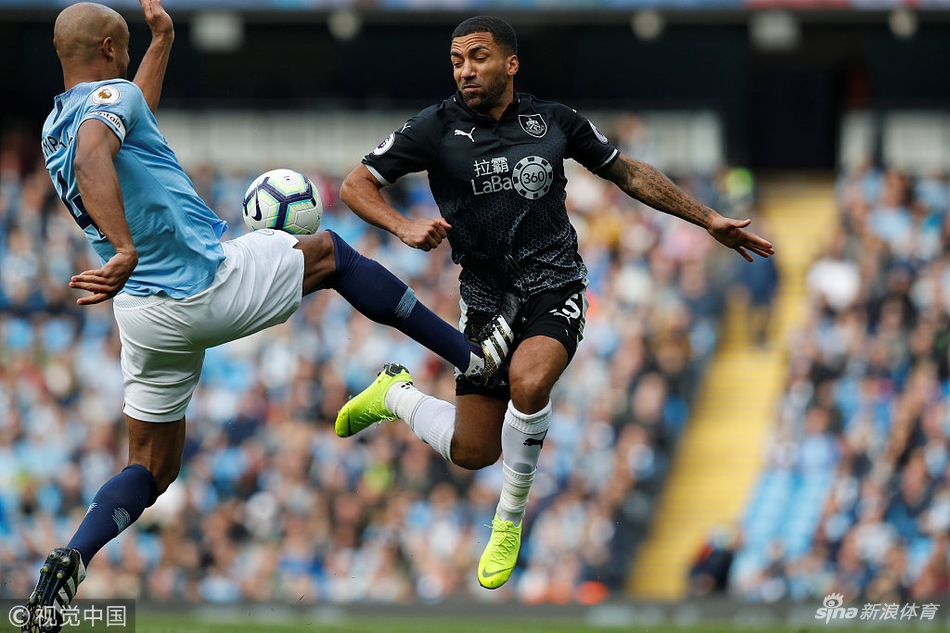 孔帕尼开场对列农犯规染黄