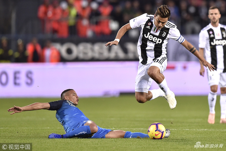 迪巴拉跳过对手飞铲