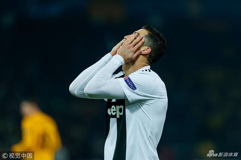 C罗中柱掩面悔恨
