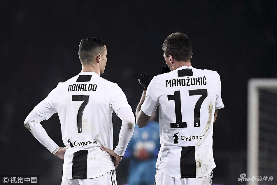 锋线两将讨论战术