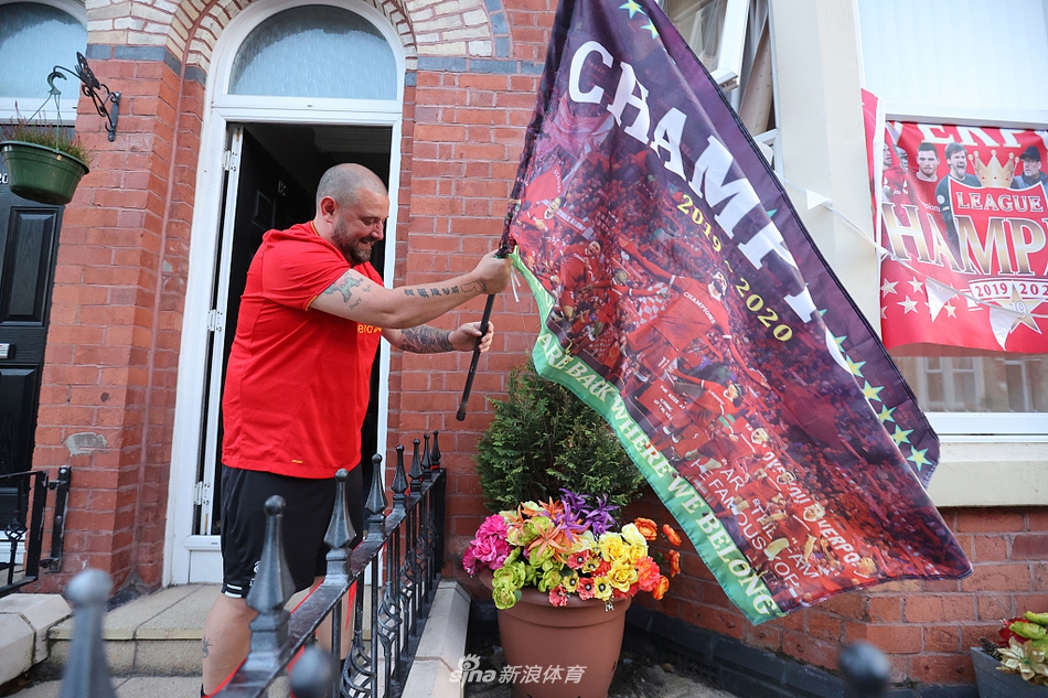 终于等到30年后的这一天！利物浦彻底疯狂