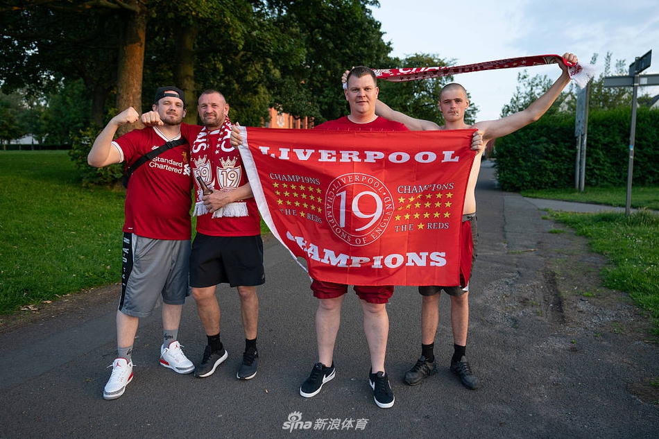 终于等到30年后的这一天！利物浦彻底疯狂