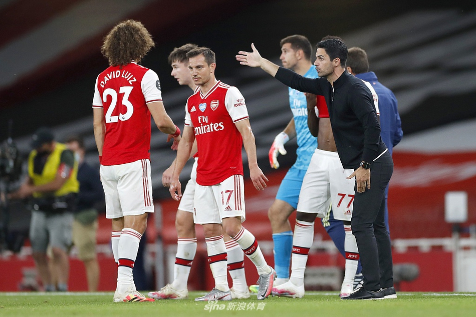 [英超]阿森纳2-1利物浦 拉卡泽特传射