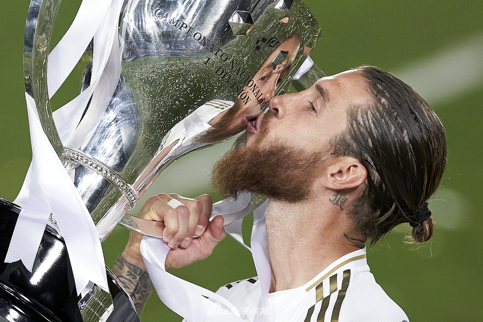 [西甲]皇马2-1比利亚雷亚尔 豪取10连胜夺冠