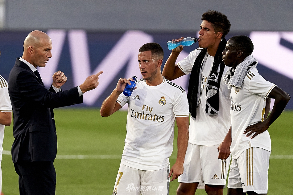 [西甲]皇马2-1比利亚雷亚尔 豪取10连胜夺冠