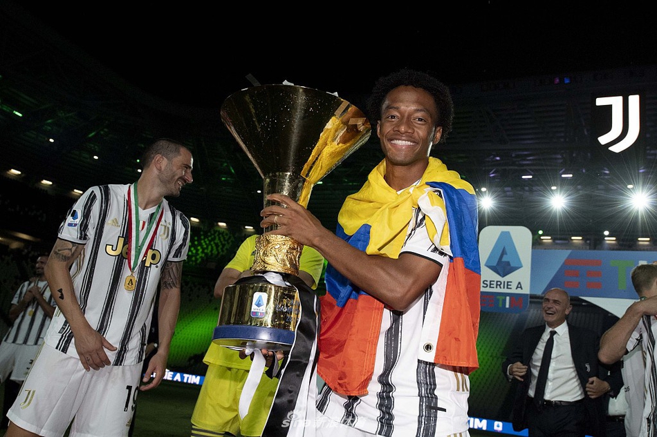 [意甲]尤文1-3罗马 主场捧杯狂欢