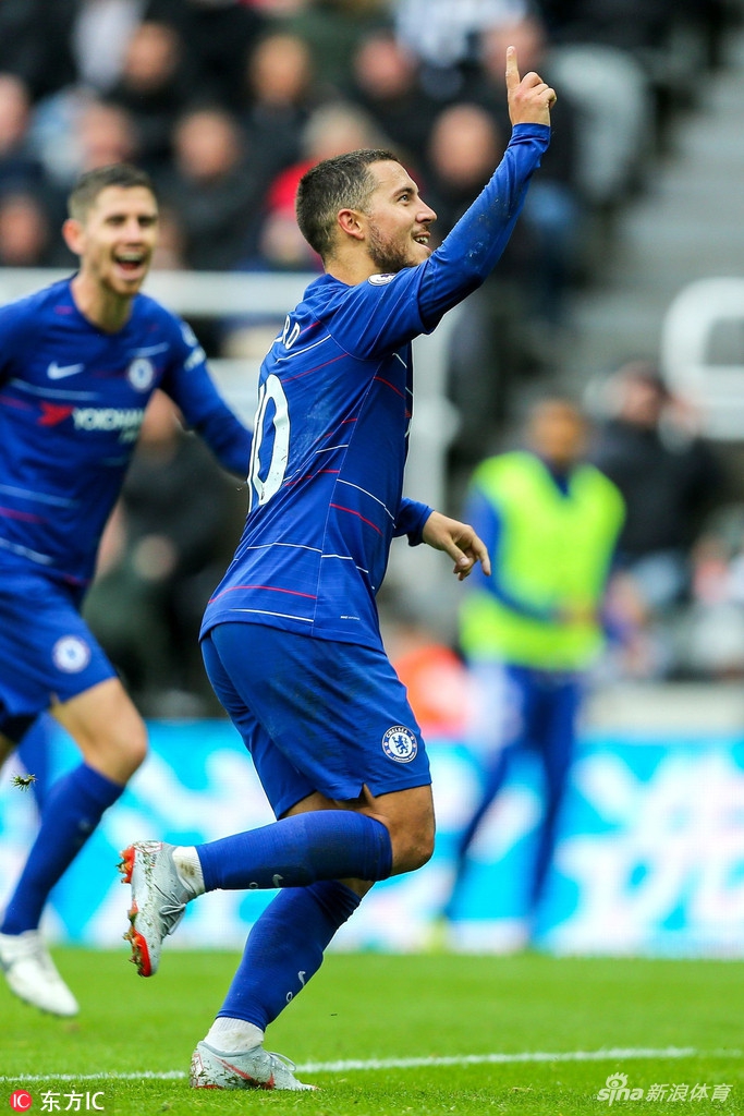 阿扎尔笑逐颜开