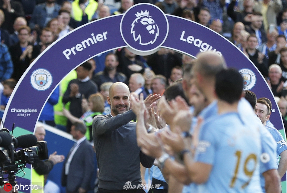 瓜帅与弟子一一击掌