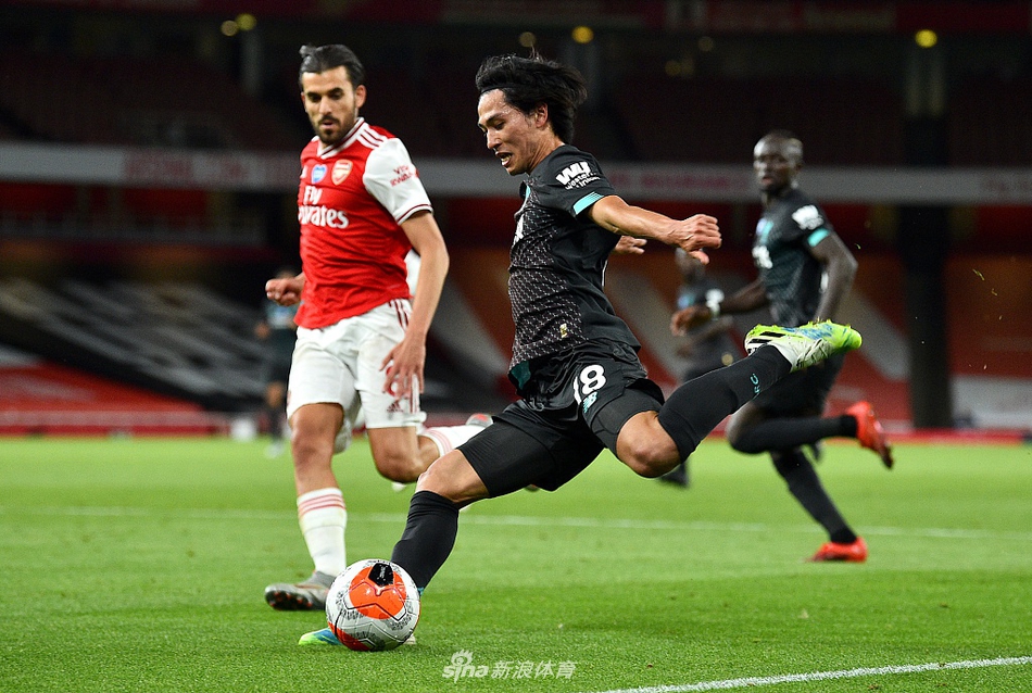[英超]阿森纳2-1利物浦 拉卡泽特传射