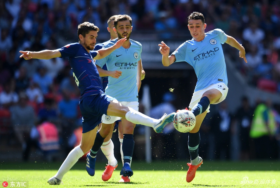 若日尼奥福登对脚