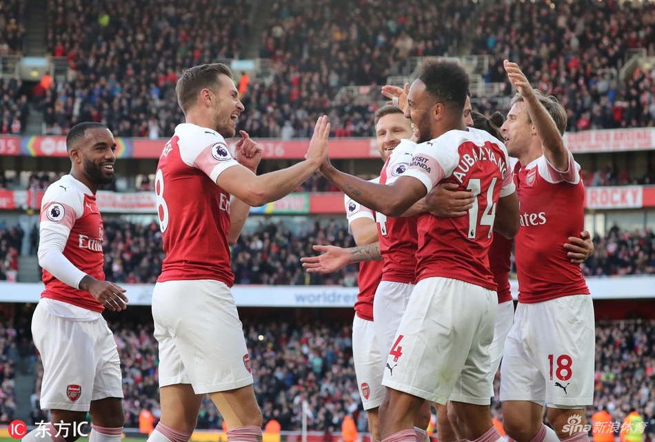 阿森纳众将庆祝
