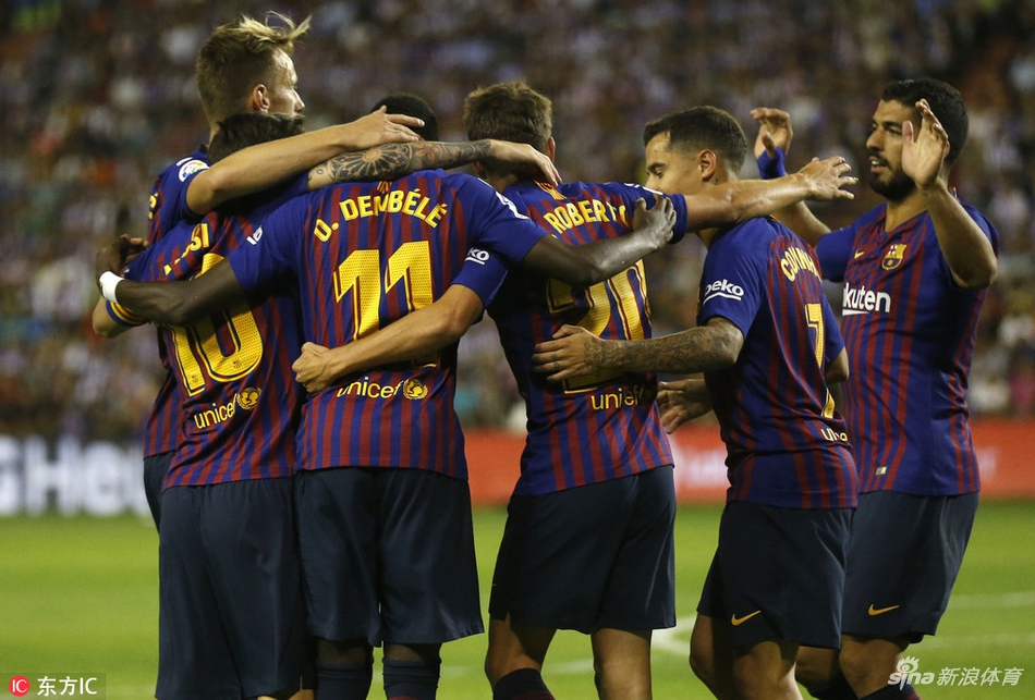 巴萨众将庆祝进球