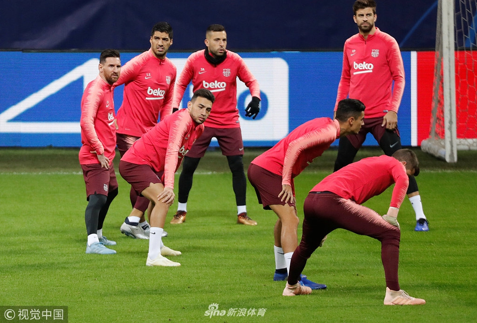 巴萨对国米赛前梅西随队备战