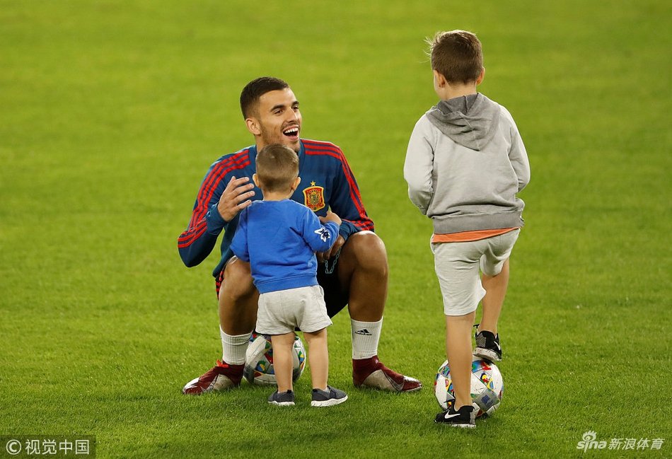 塞瓦略斯偶遇小朋友