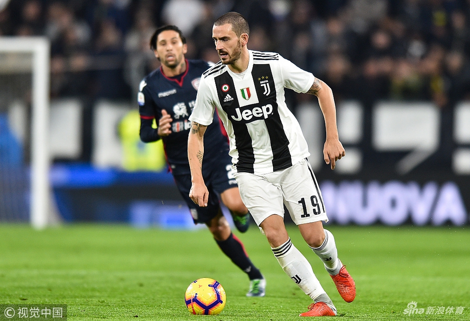 博努奇镇守后防线