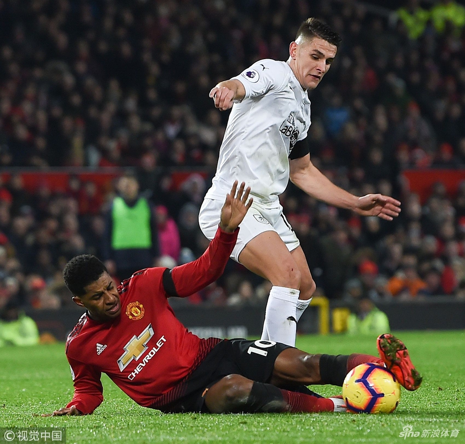 拉什福德倒地护球