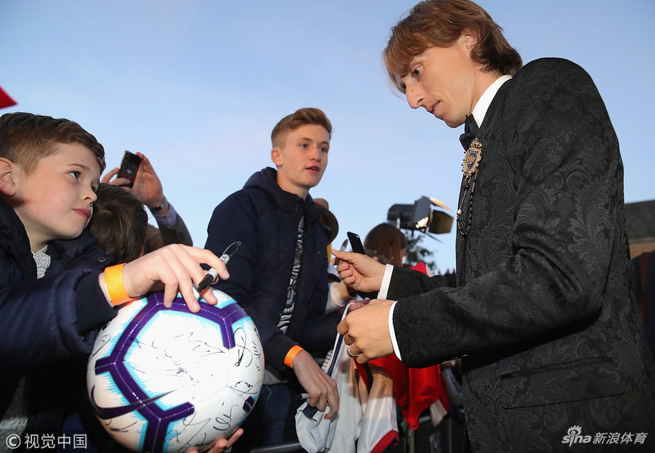 莫德里奇问鼎FIFA足球先生全纪录