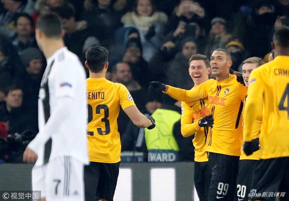 C罗目睹对手庆祝