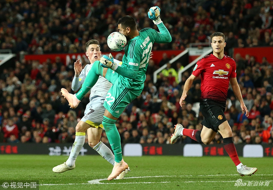 罗梅罗禁区外愚蠢手球