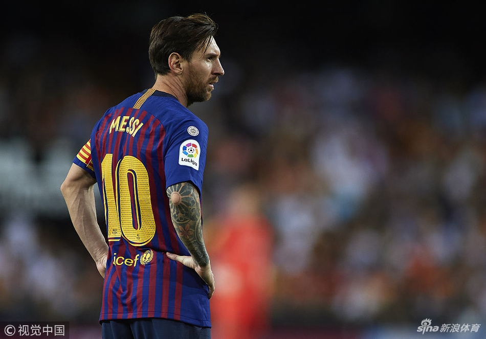 梅西陷入沉思