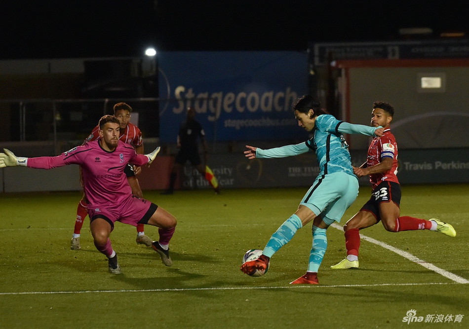 [联赛杯]利物浦7-2林肯城 南野拓实双响