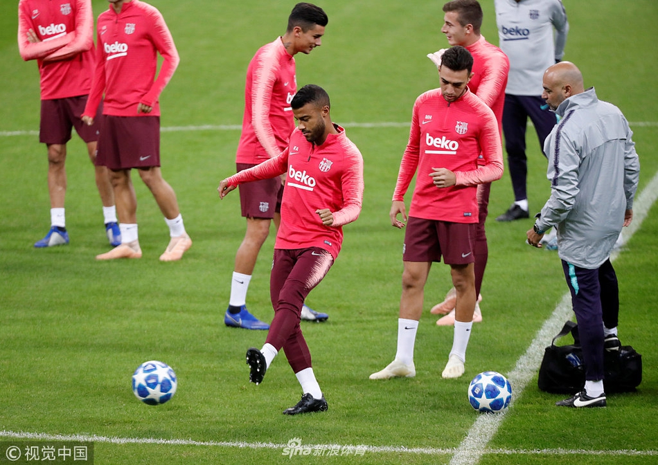 巴萨对国米赛前梅西随队备战