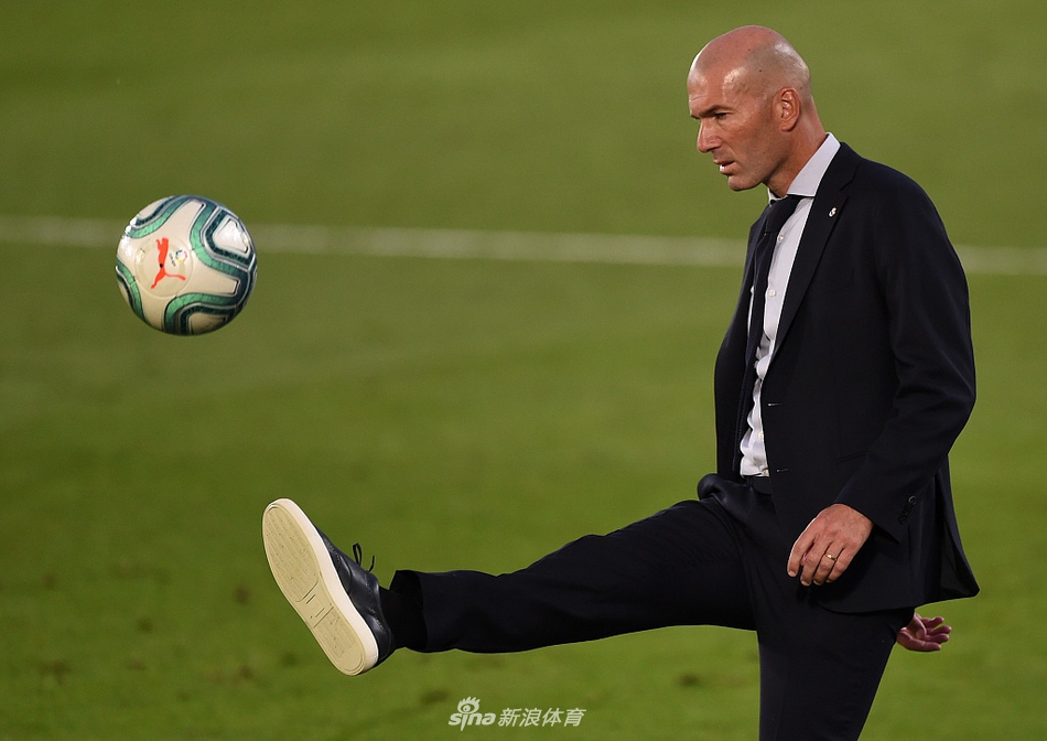 [西甲]皇马2-1比利亚雷亚尔 豪取10连胜夺冠