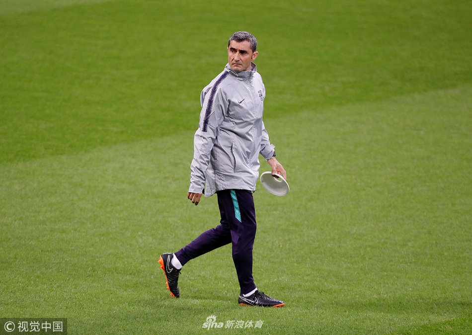 巴萨对国米赛前梅西随队备战