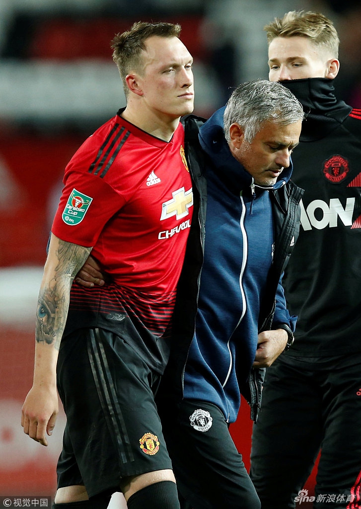 穆里尼奥携弟子退场