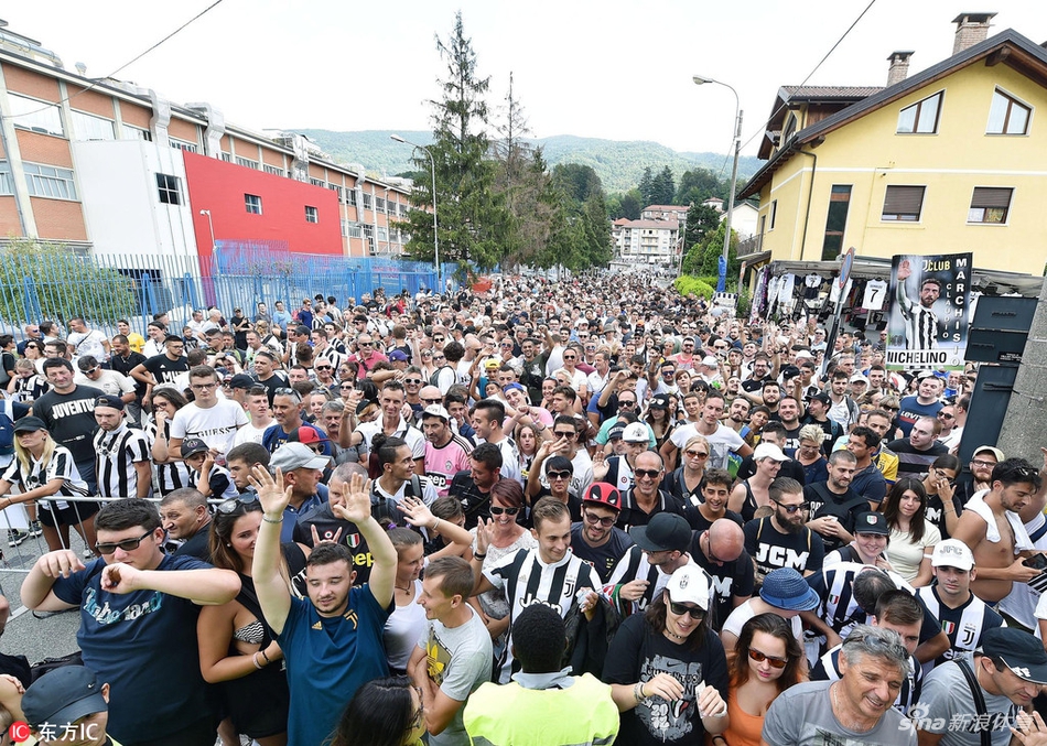 球迷期待C罗首秀