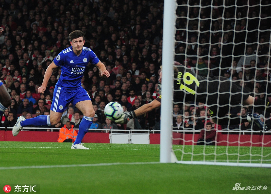 莱诺扑出马奎尔头球